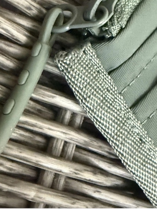 Lululemon True Identity Card Case One Size Gray Eucalyptus - Pre-owned - Picture 5 of 8